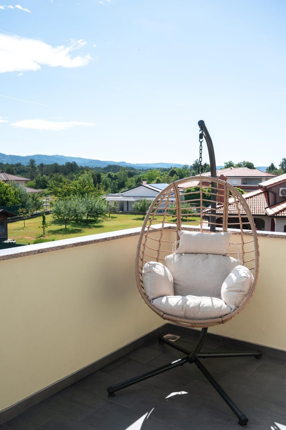 Day, Natural landscape, Garden, View (from property/room), Balcony/Terrace, Balcony/Terrace, Decorative detail, Mountain view