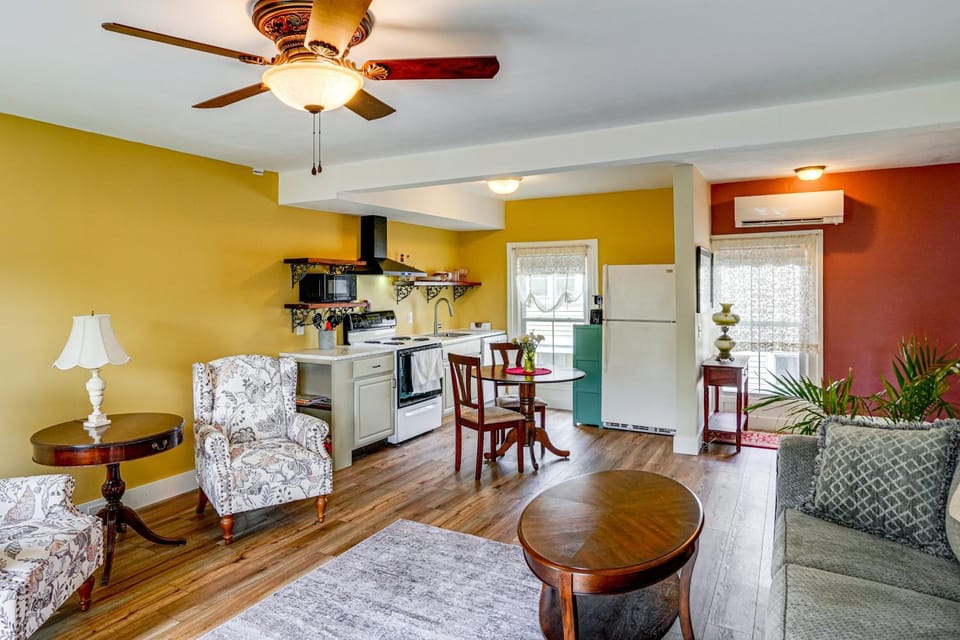 Peaceful Upstate Retreat! Walk to Hudson River Apartment in Coxsackie