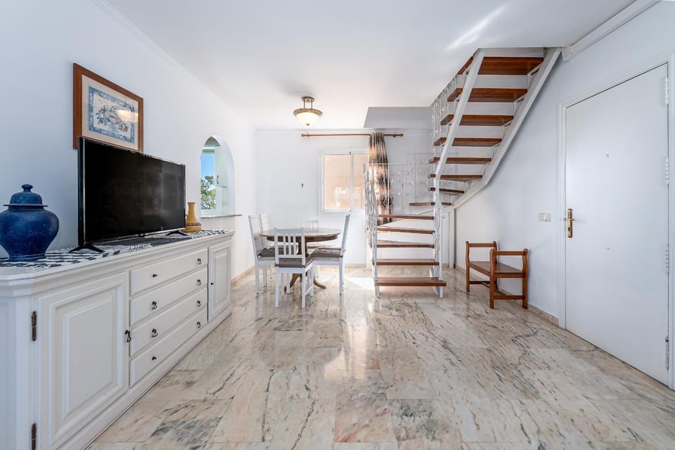 797 HOLIDAY RENTALS -Piso para 6 a 2 min de la playa Apartment in Benalmadena