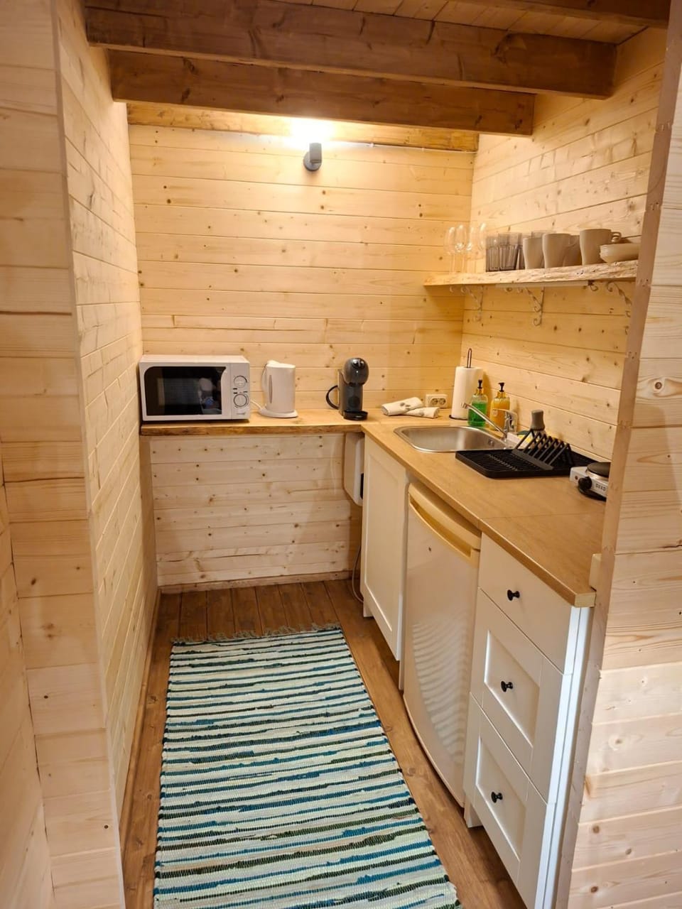 Coffee/tea facilities, microwave, stove