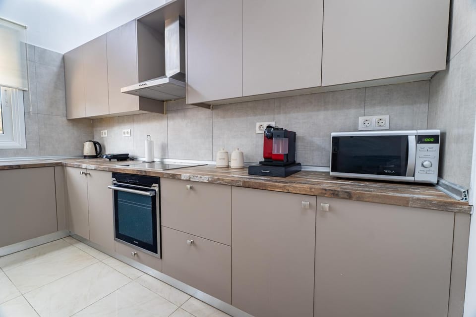 Coffee/tea facilities, Kitchen or kitchenette, dishwasher, minibar, oven, pet friendly, stove, toaster