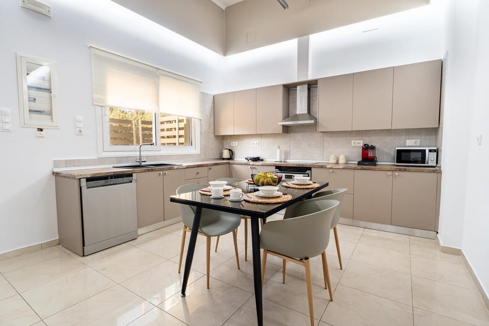 Coffee/tea facilities, Kitchen or kitchenette, Food and drinks, Dining area, Food, dishwasher, minibar, oven, pet friendly, stove, toaster