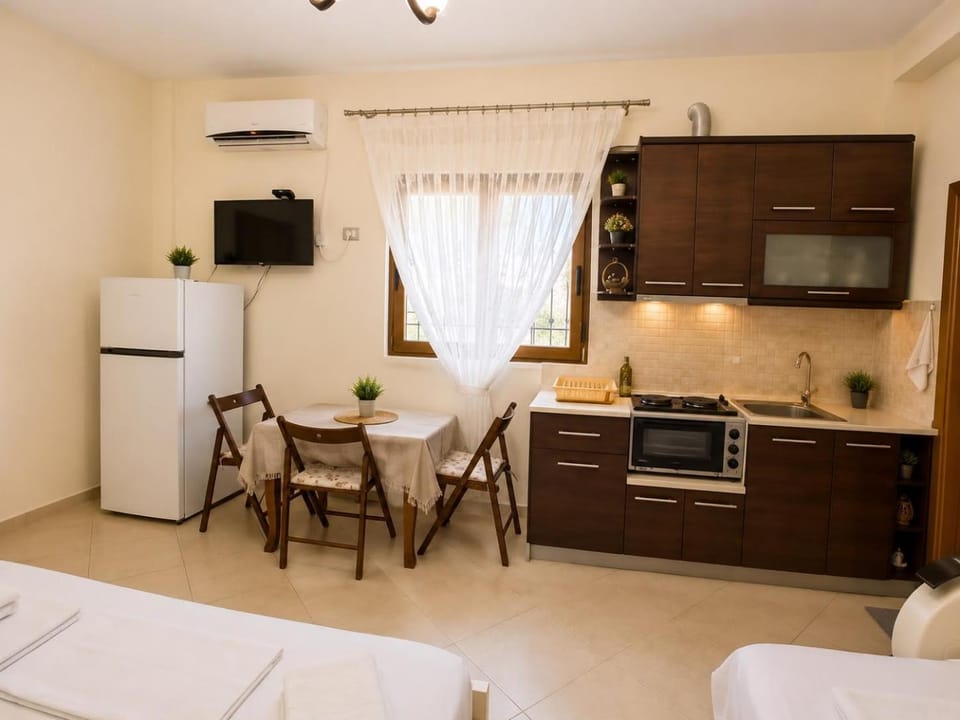Golden Rose Bed and Breakfast in Ksamil