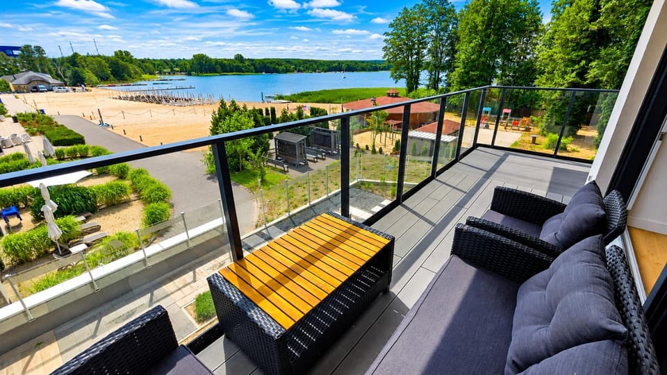 View (from property/room), Balcony/Terrace, Seating area, Beach, Evening entertainment, Lake view