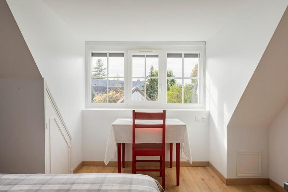 Gîte pour 6 à15 personnes, Un Verger en Ville House in Centre-Val de Loire