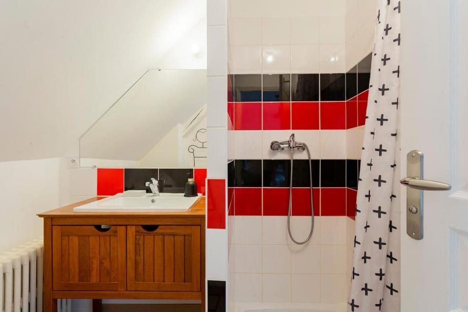 Gîte pour 6 à15 personnes, Un Verger en Ville House in Centre-Val de Loire
