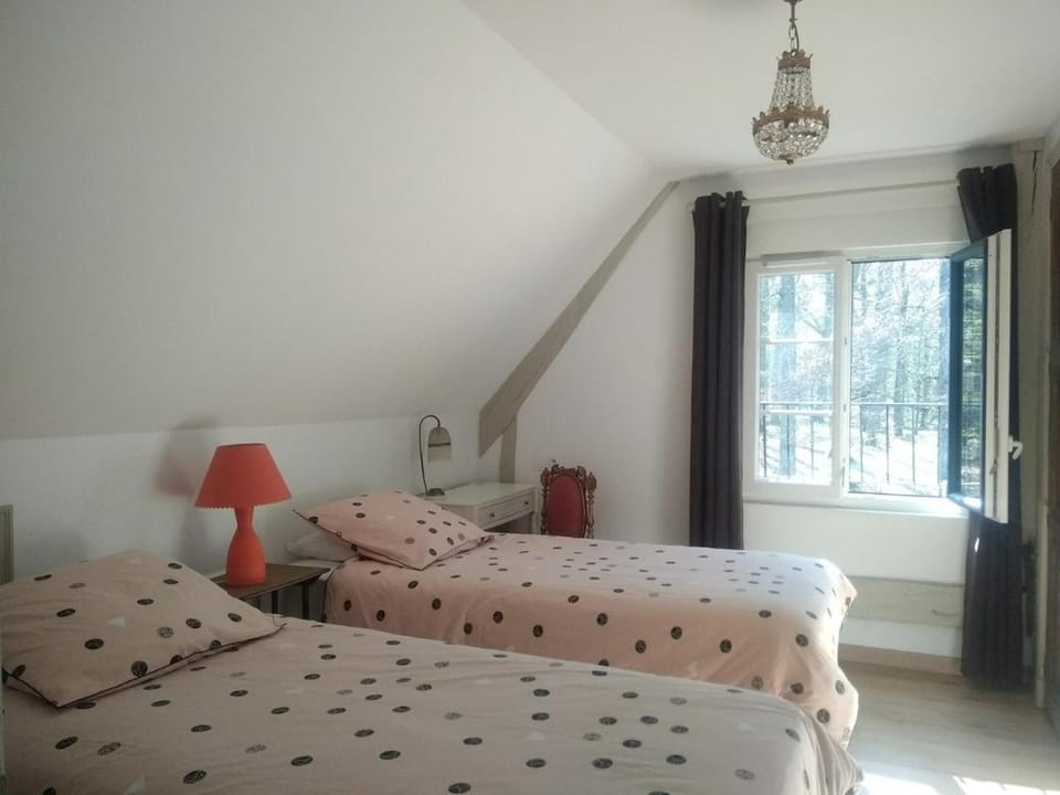 Gîte pour 6 à15 personnes, Un Verger en Ville House in Centre-Val de Loire