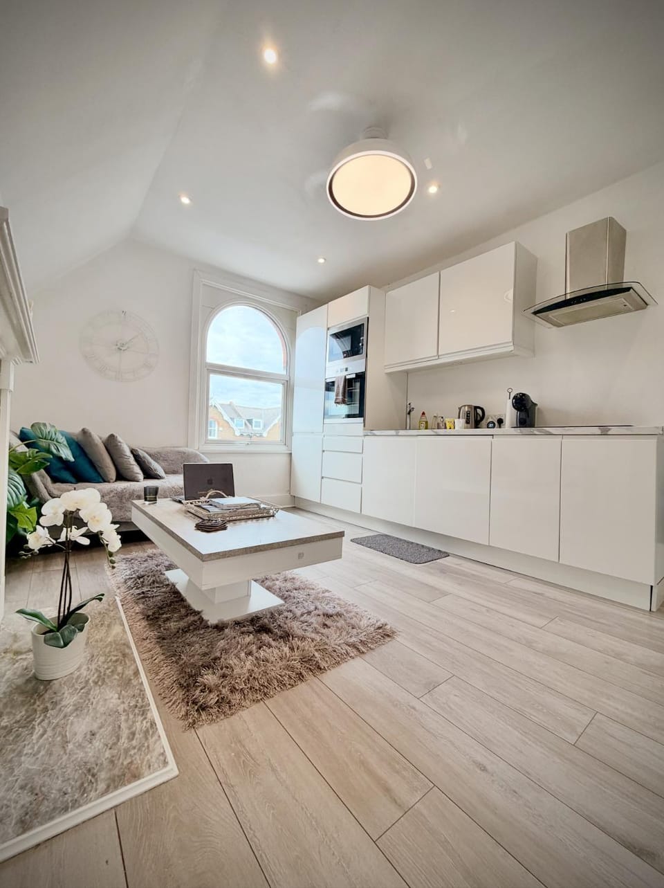 Kitchen or kitchenette, Living room