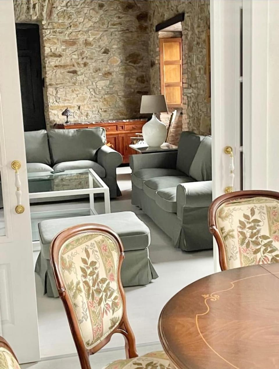 Kitchen or kitchenette, Living room