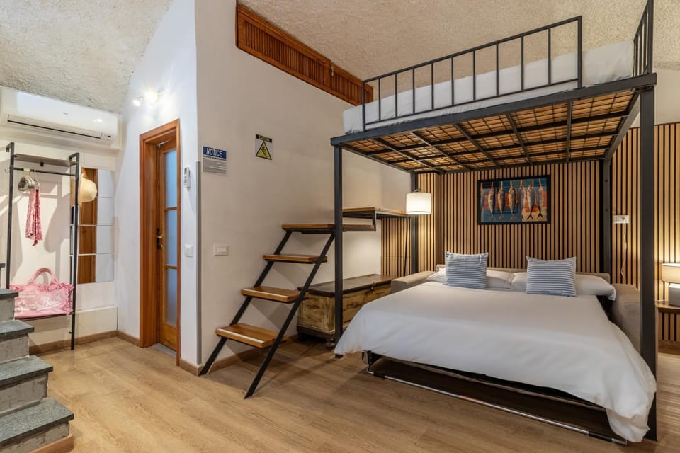 Bed, Bathroom, air conditioner, air conditioner