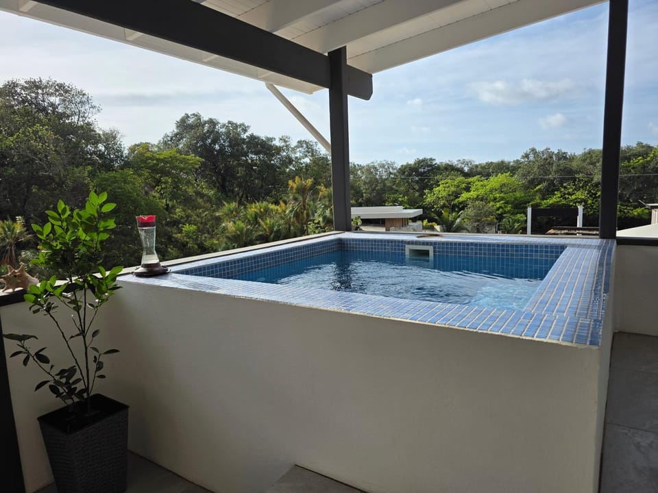 Camp Bay Apt with Hot Tub & Beach Walk Apartment in Bay Islands Department