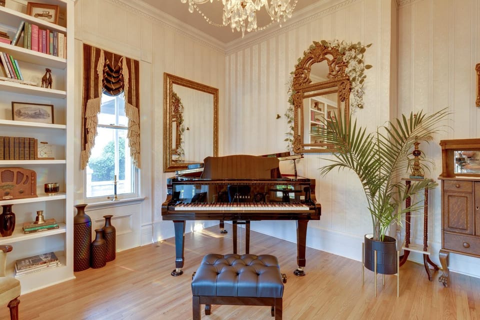 Walk to The Square! Historic Lawrenceburg Home House in Tennessee