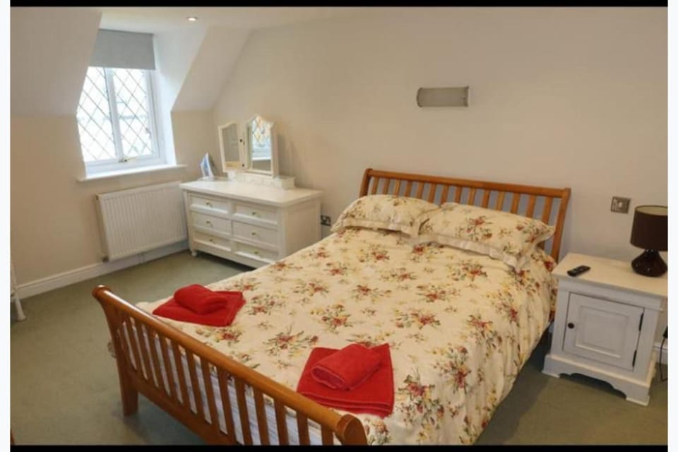 Bed, Photo of the whole room, Decorative detail, Bedroom, furniture, heating