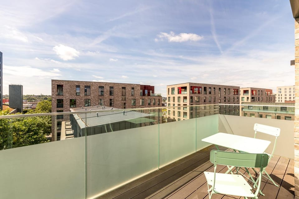 Stylish North Greenwich Balcony Stay Apartment in London Borough of Lewisham