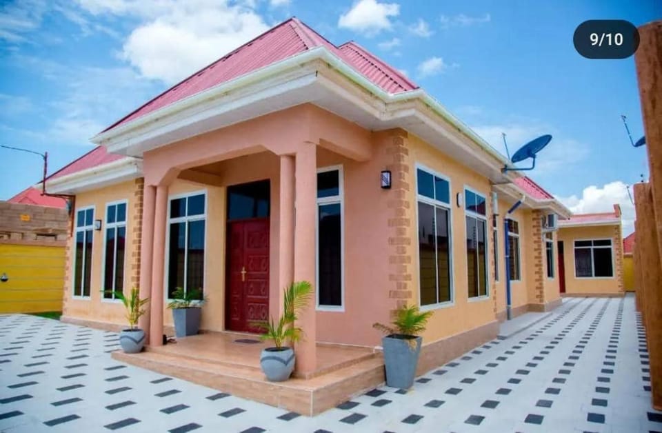 Vancovuer homes Bed and Breakfast in Tanzania