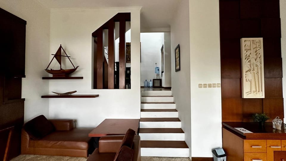 Game Room, Living room, Seating area, Dining area