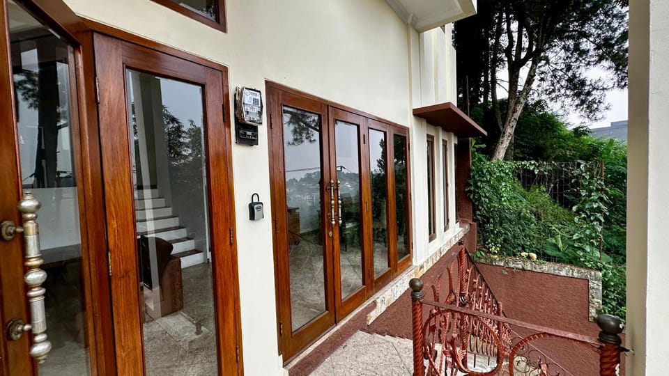 Facade/entrance, Balcony/Terrace
