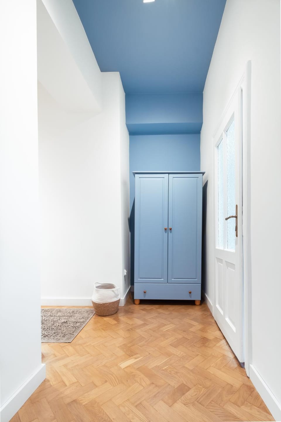 Lobby or reception, locker, wardrobe, dryer