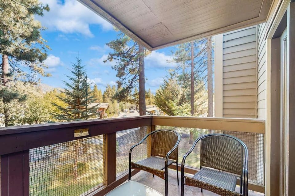 Lakeside living with wonderful amenities & activities House in South Lake Tahoe