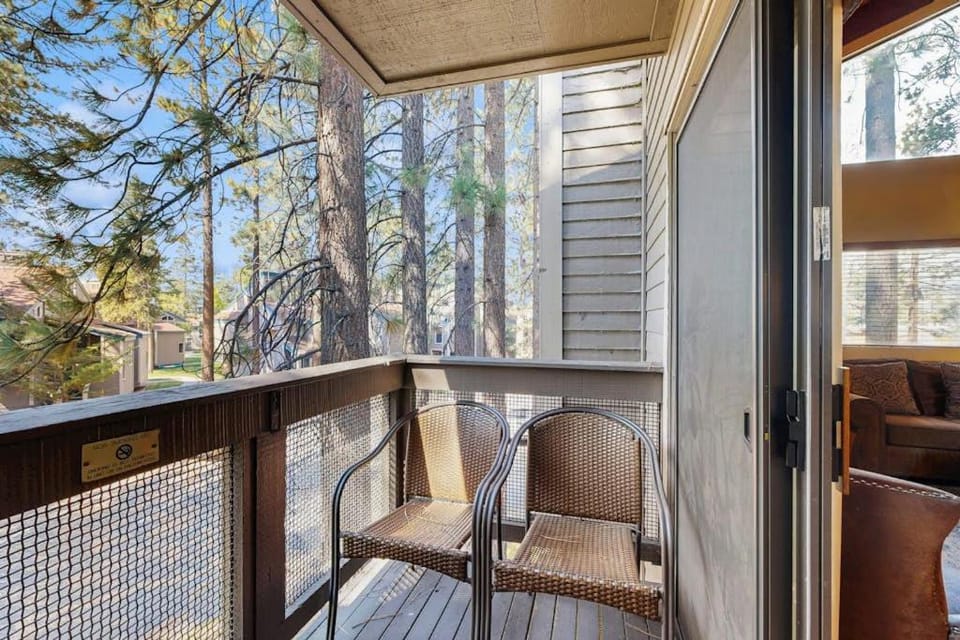 Woodland Tahoe magic near the lake with resort pools - walk to Ski Run Marina House in South Lake Tahoe
