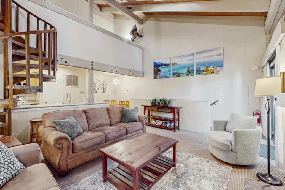 Resort-style relaxation at Lakeland Village Loft with incredible amenities House in South Lake Tahoe