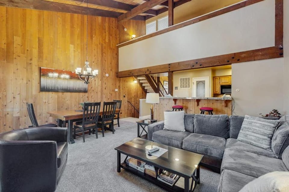 Cozie home with a stone fireplace near Ski Run Marina - new mini split ac House in South Lake Tahoe