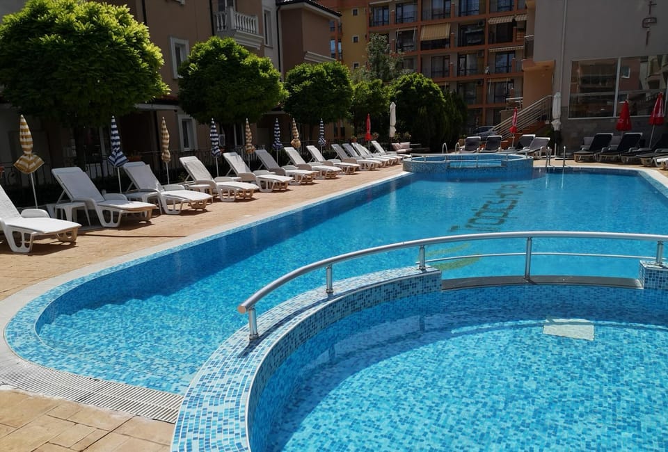 Pool view, Pool view, Swimming pool, Swimming pool, Swimming pool, Seasons, sunbed, sunbed