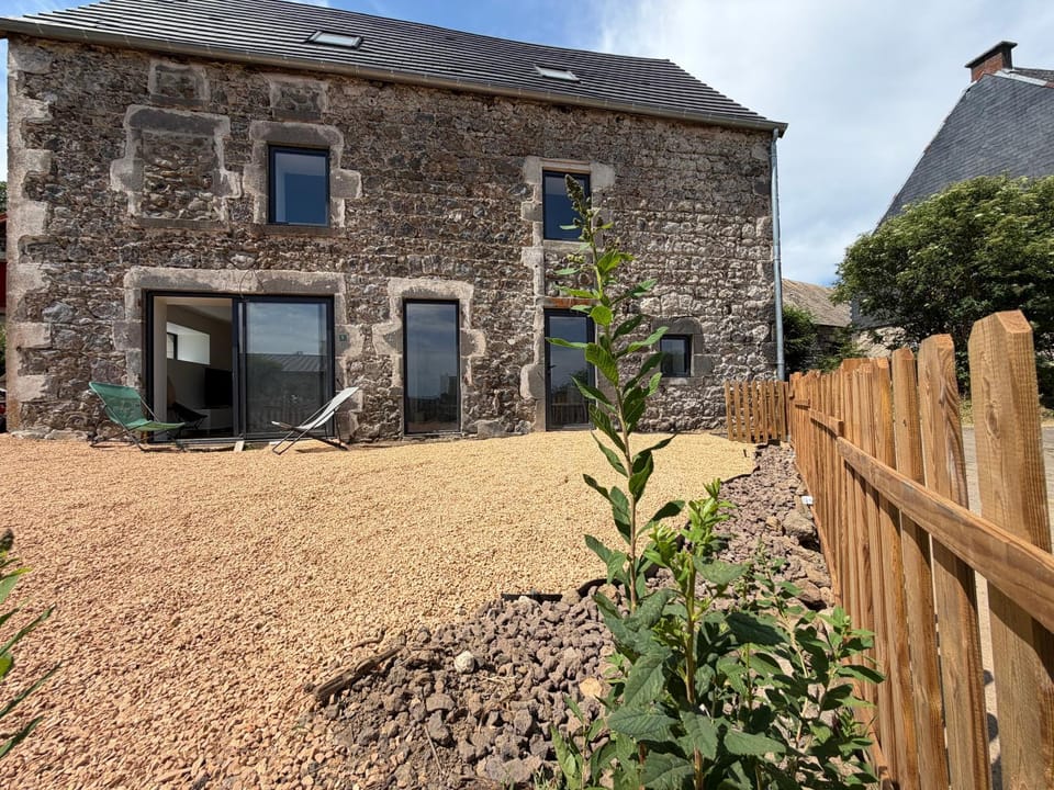 Grange au cœur du parc des Volcans d'Auvergne House in Auvergne-Rhône-Alpes