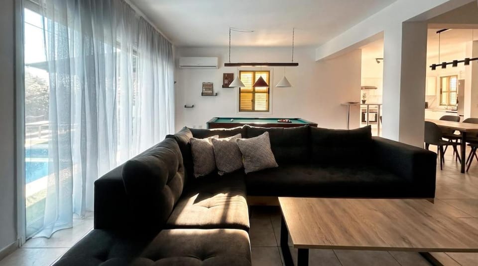 Golden Marina 4-bedroom Villa Ekaterina Villa in Paralimni