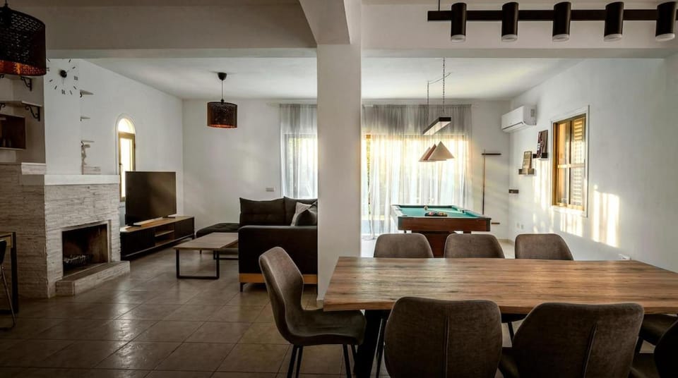 Golden Marina 4-bedroom Villa Ekaterina Villa in Paralimni
