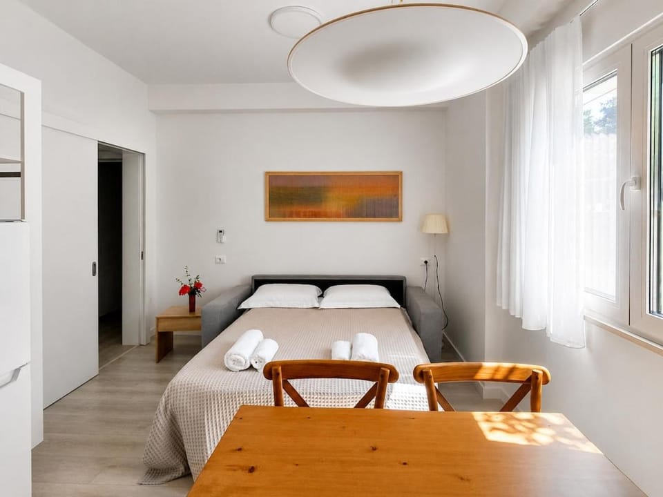 Bed, Living room
