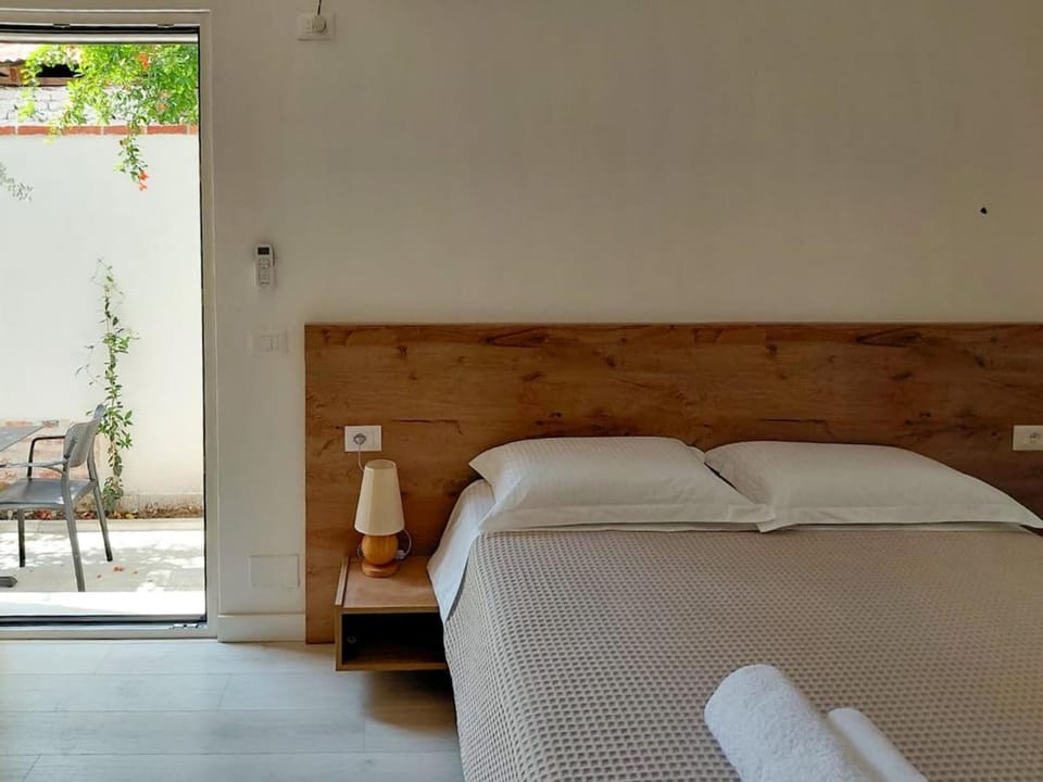 Garden, Bedroom