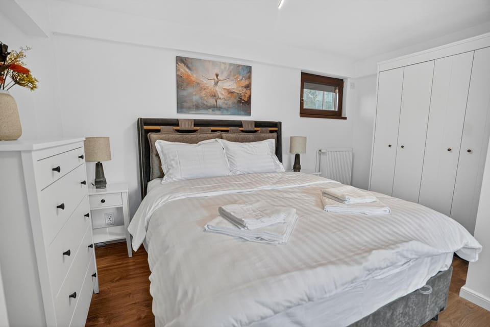 Bed, Photo of the whole room, Bedroom, towels, wardrobe