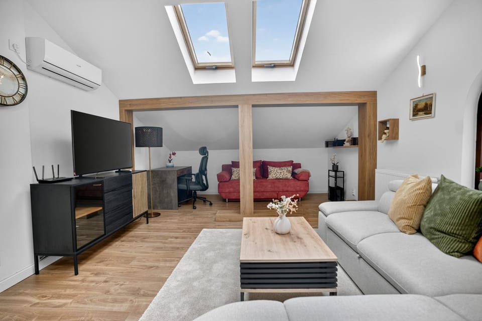 TV and multimedia, Living room, Seating area, Evening entertainment
