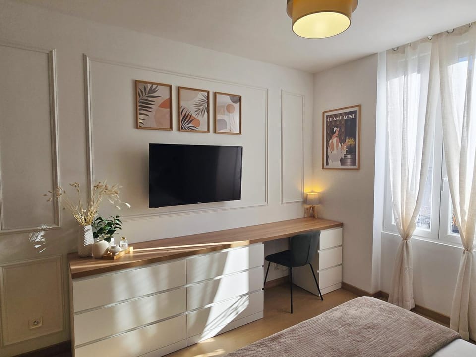 TV and multimedia, Bedroom, storage