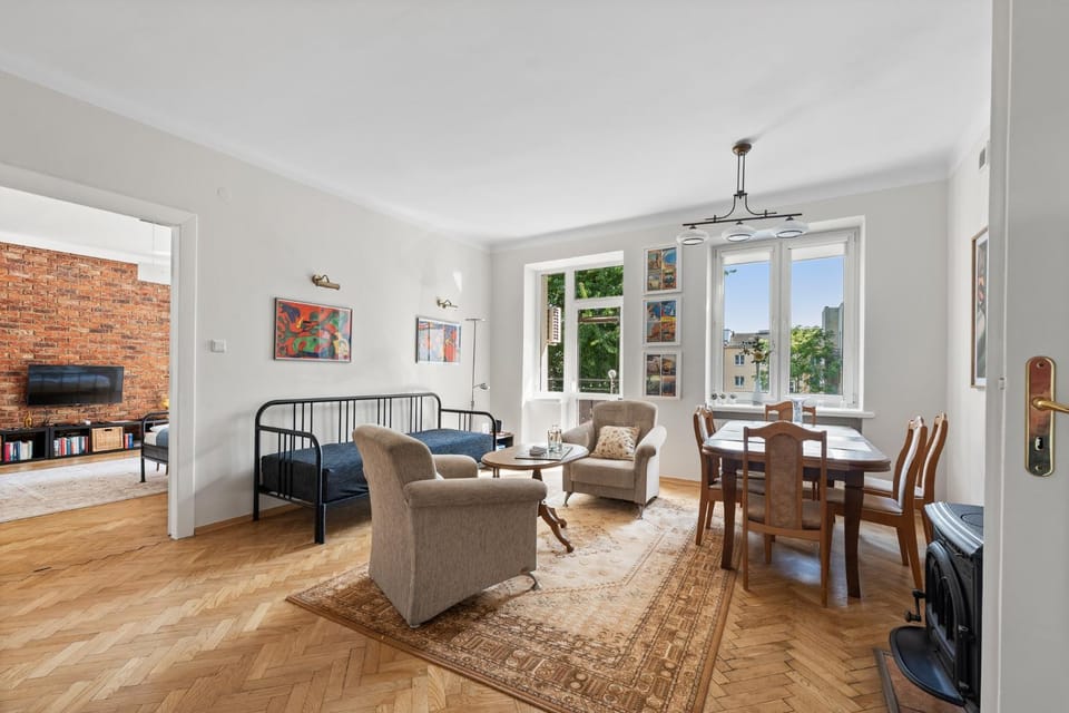 TV and multimedia, Living room, Seating area, Dining area, Evening entertainment