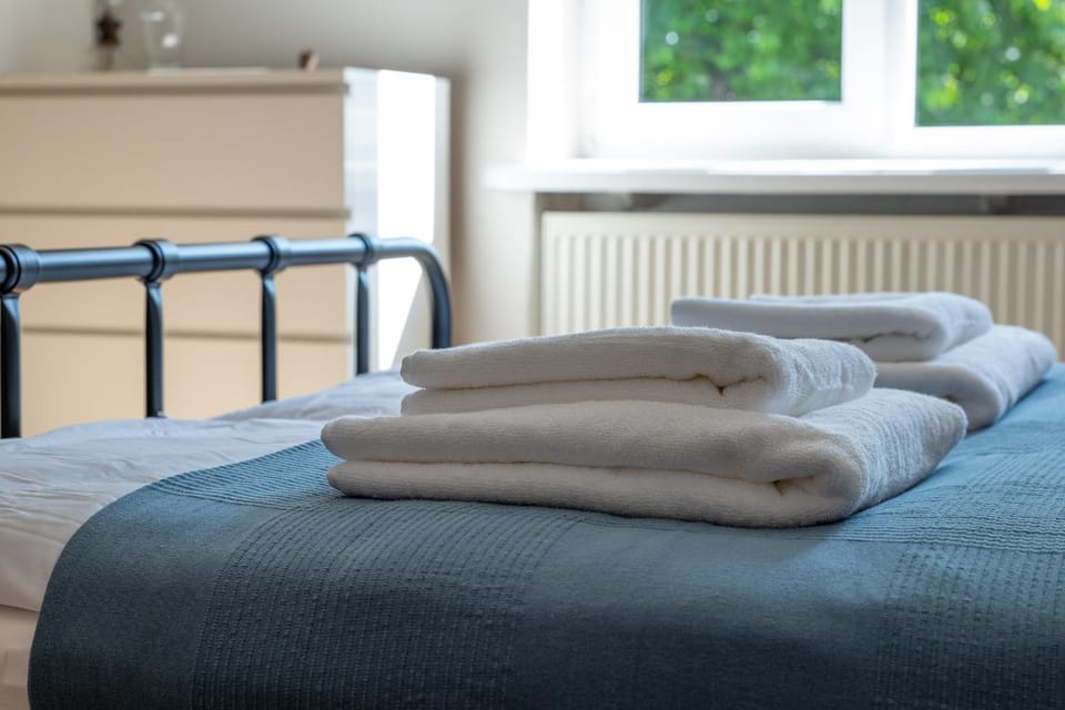 Bed, Photo of the whole room, Bedroom, towels