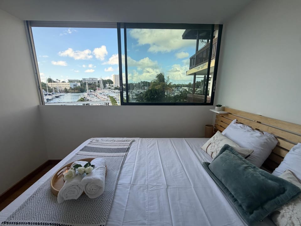 Bed, View (from property/room), Photo of the whole room, Bedroom, towels