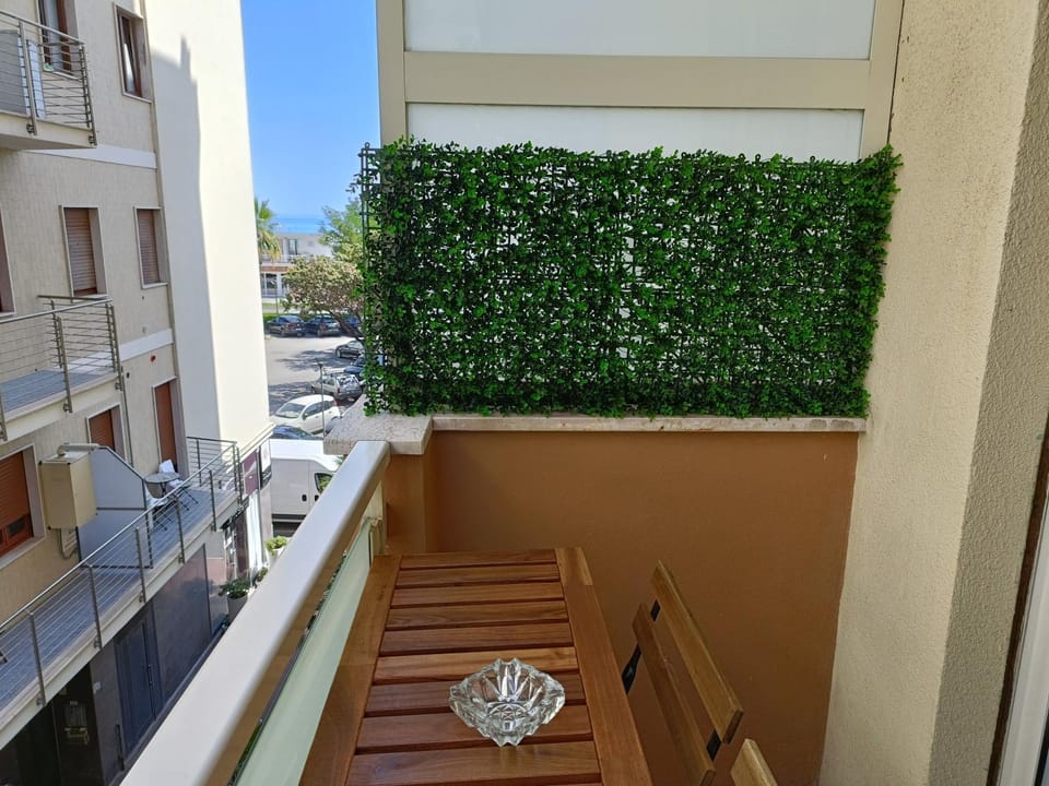 Restaurant/places to eat, Summer, View (from property/room), Balcony/Terrace, Sea view, vending machine