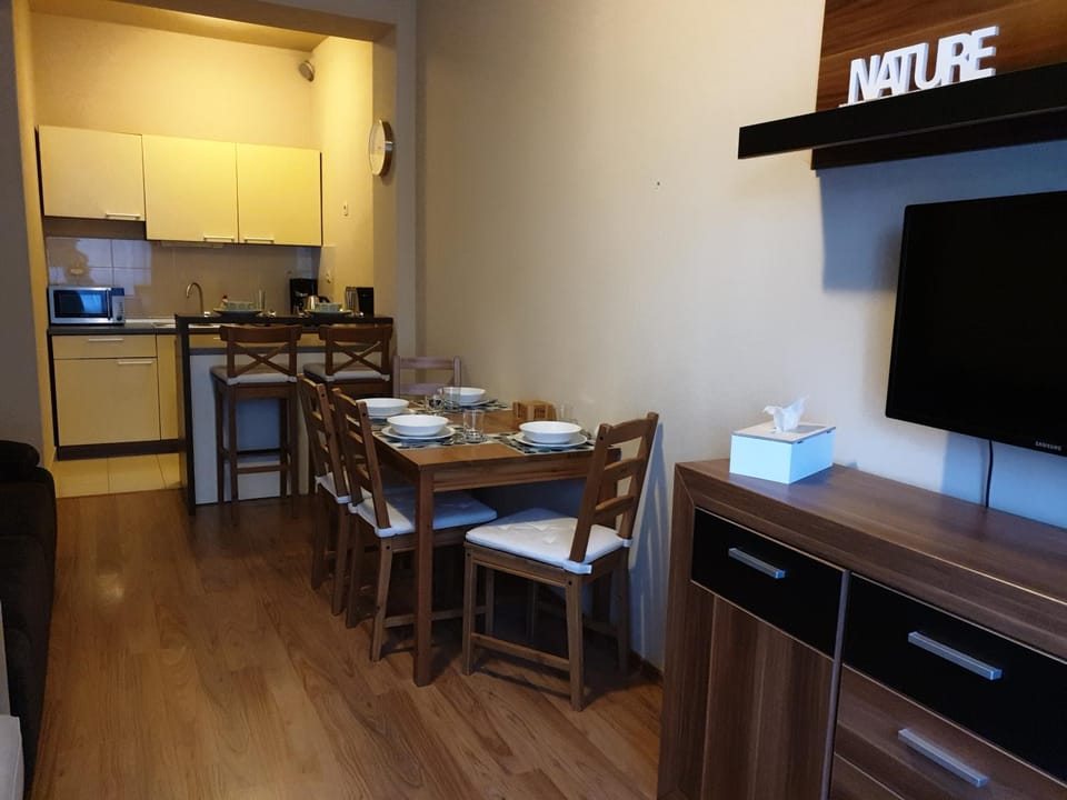 Kitchen or kitchenette, Photo of the whole room, Dining area, stove, toaster