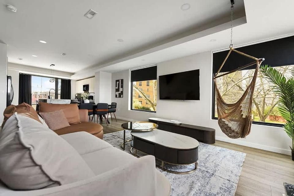 Skyline Retreat- 5BR-3 5BA with 2 Car Parking and Rooftop House in Pittsburgh