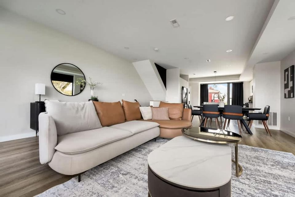 Skyline Retreat- 5BR-3 5BA with 2 Car Parking and Rooftop House in Pittsburgh