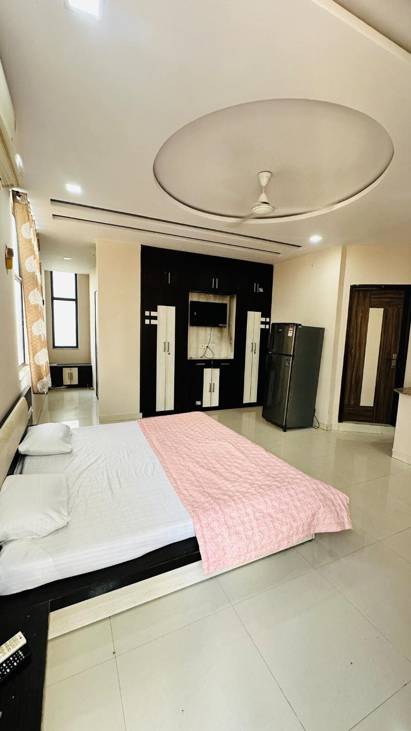 Flat in Malviya Nagar spacious 2 beds for 4 guests Apartment in Jaipur