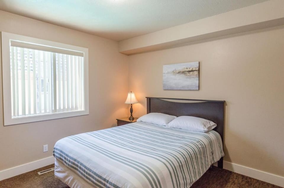 Updated 2-bedroom condo in the heart of Logan Apartment in Logan