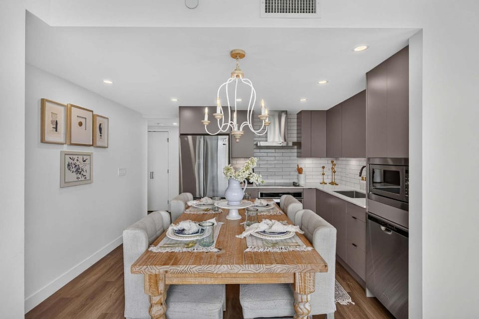 The Traditional A Luxury Terrace Escape that Sleeps 4 Apartment in Kelowna