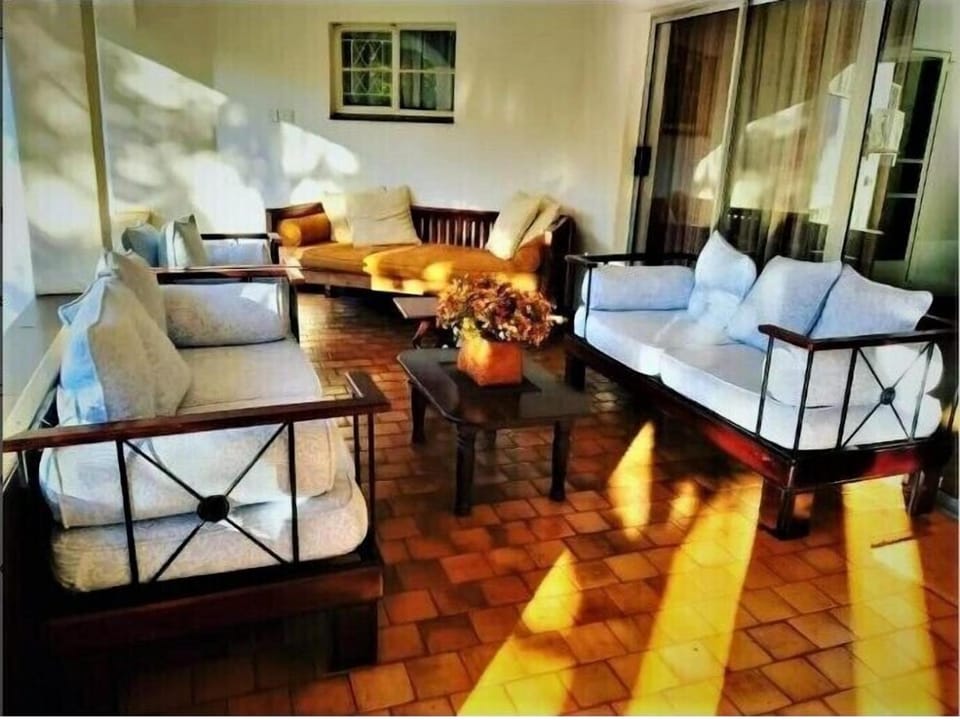 Living room, Inner courtyard view