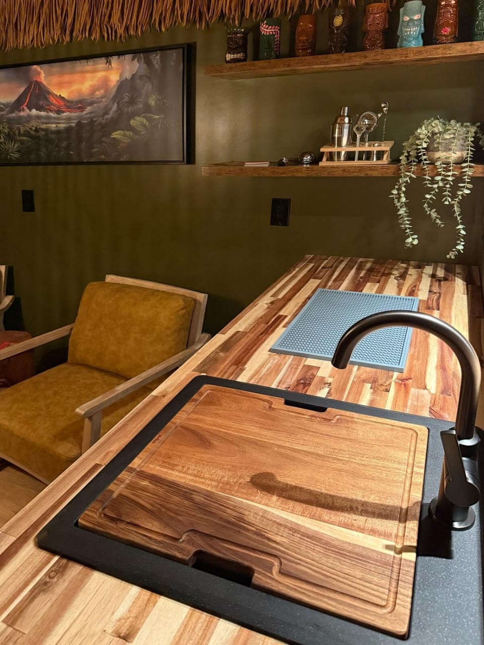 Coconut Chalet - Hot Tub, Tiki Lounge, Skiing House in Cottonwood Heights