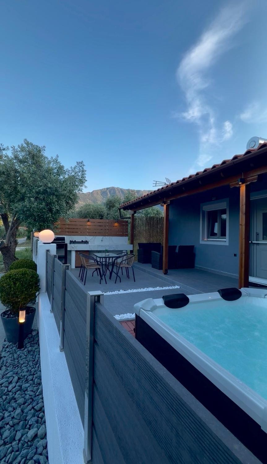 Property building, BBQ facilities, Hot Tub