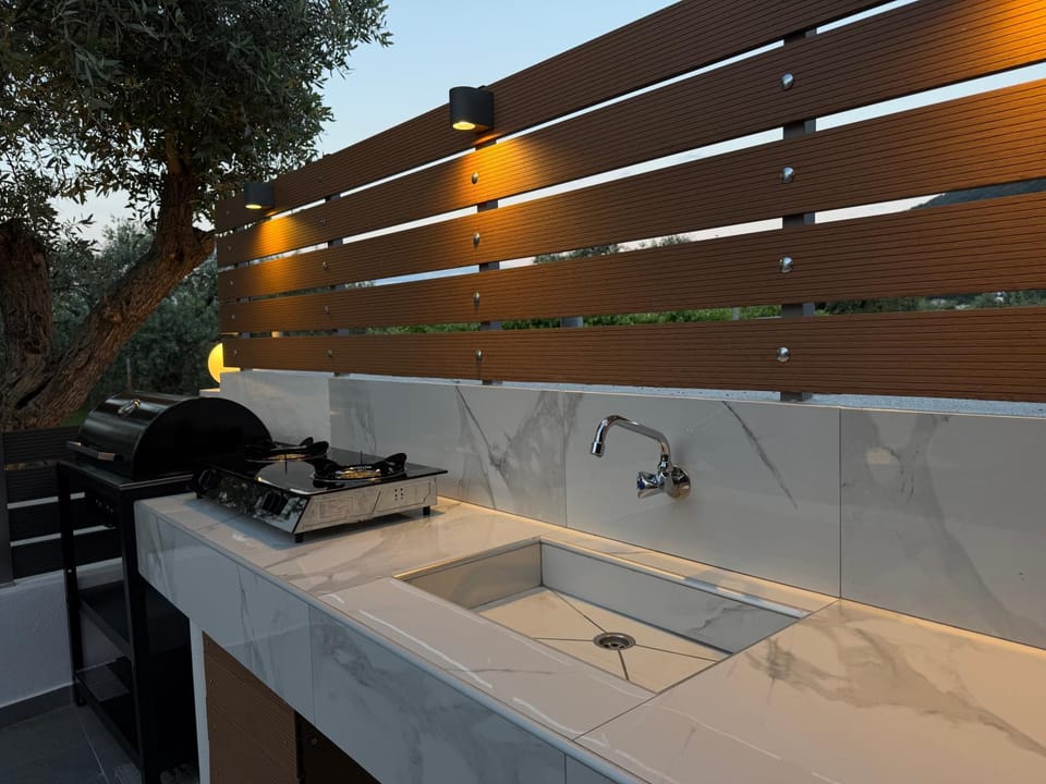 BBQ facilities, Kitchen or kitchenette