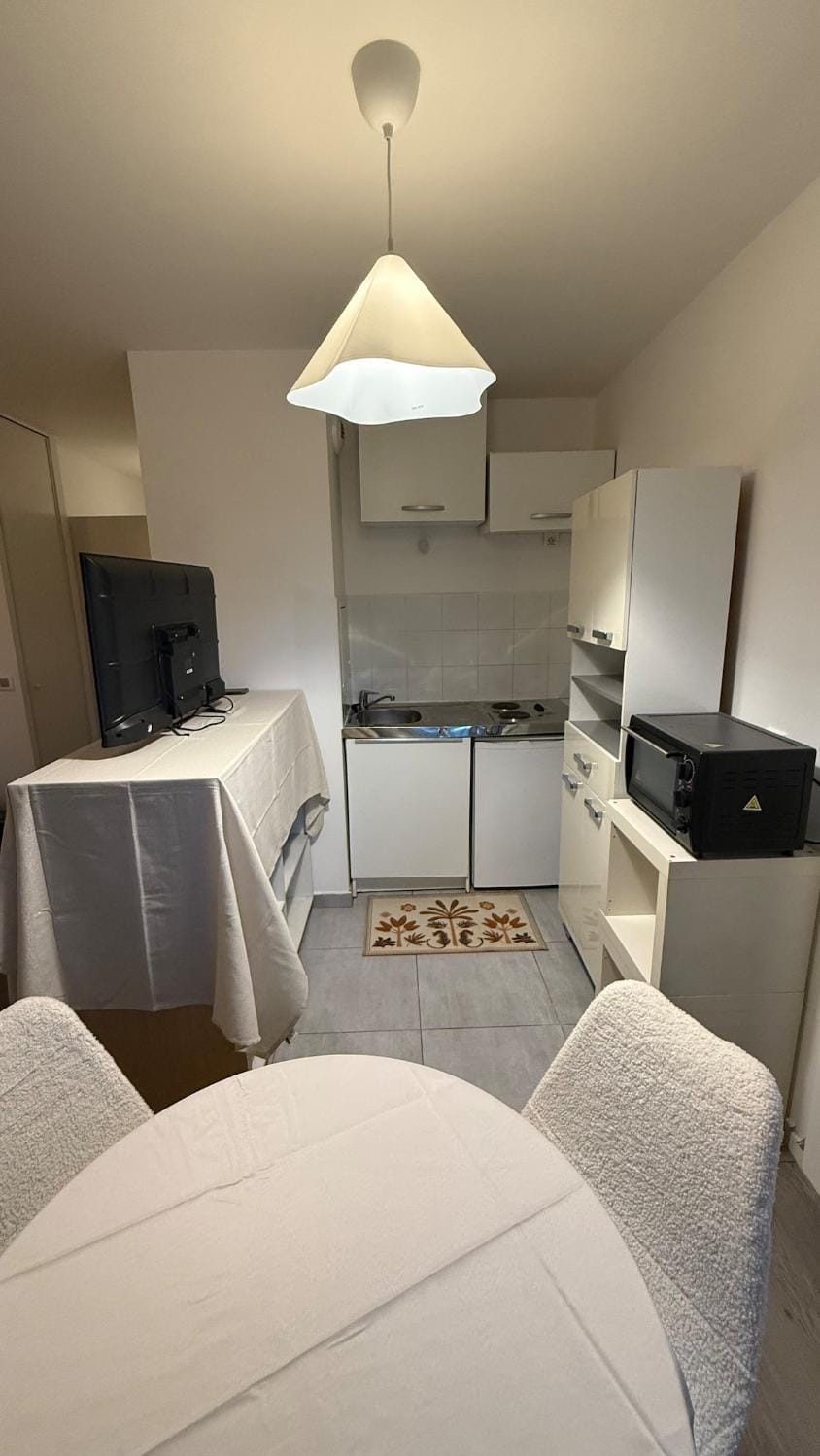 Studio lumineux, Toutes commodités à pied Apartment in Créteil
